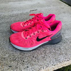 NIKE Lunarglide Women Running Shoes for Sale in Acres, CA