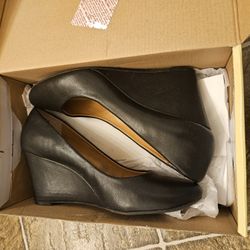 Black wedge heels