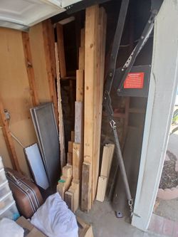 Miscellaneous lumber 2x4 and 4x4 pieces
