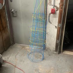 Plant Cages / Garden Stakes 