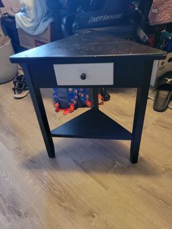 Corner Table