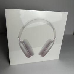 White Apple AirPod Max’s