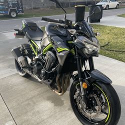 Kawasaki Z900 