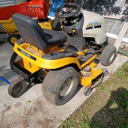 Cub Cadet Series 1000 Rideing Mower
