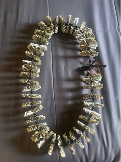 Graduation Money lei