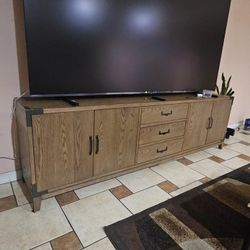 FURNITURE WOOD SOLID TV STAND CAN CARRY TV 65" UP STURDY LIKE NEW EVERYTHING WORKS GREAT VERY CLEAN NO DAMAGE  SCRATCHES OR DENTS,IF SOMEBODY INTEREST