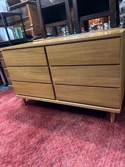 Pedestal dresser