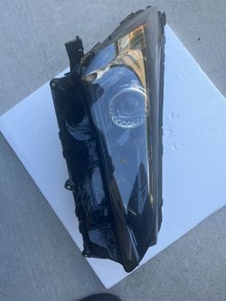 Lexus 2019 Headlight