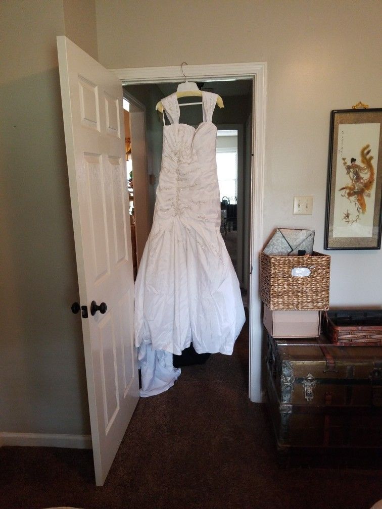 Wedding Dress NEW size 8