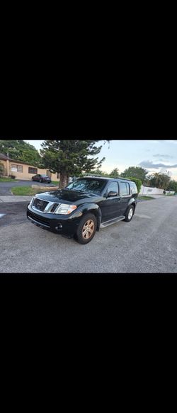 Nissan pathfinder $2600