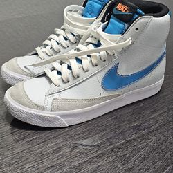 Boys Nike Size 5.5 almost new