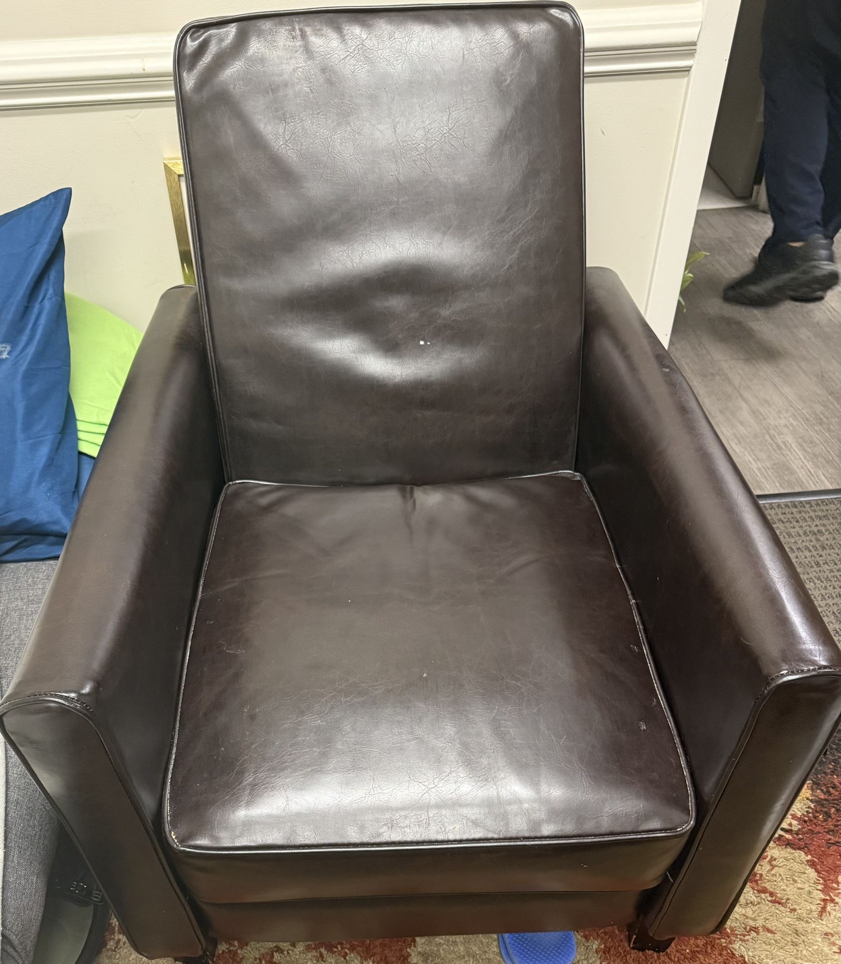Brown Leather Recliner In Good Condition