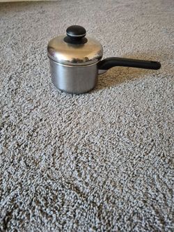Stainless steel pot with lid