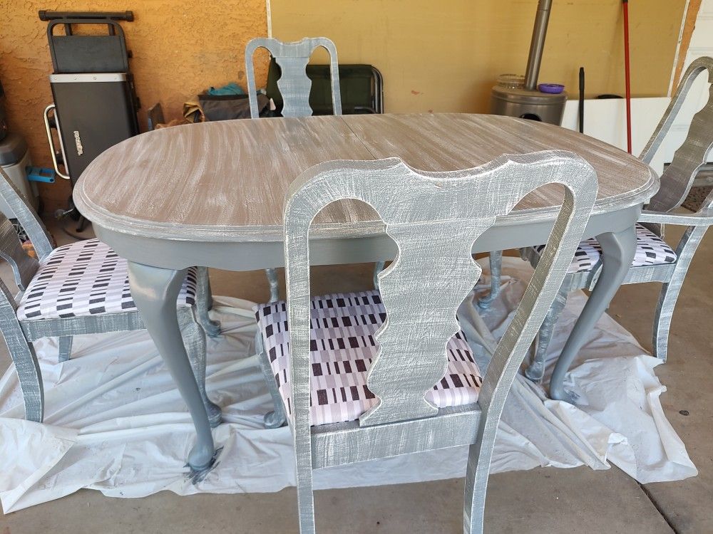 Vintage Farm House Style Wood Table With 4 Chairs