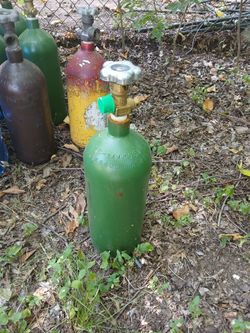 Oxygen cylinder