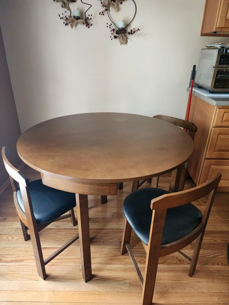 Round Table With 4 Chairs