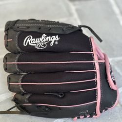 Girls Rawlings softball glove