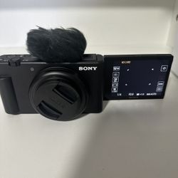 Sony - ZV-1F Vlog Camera for Content Creators and Vloggers - Black