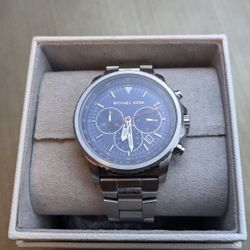 Michael Kors Chronograph Watch With Box 