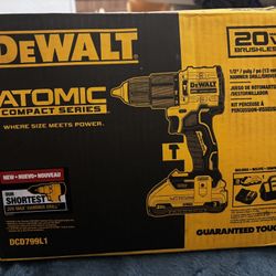 DEWALT ATOMIC 20-Volt Lithium-Ion Cordless 1/2 in. Compact Hammer Drill with 3.0Ah Battery, Charger
