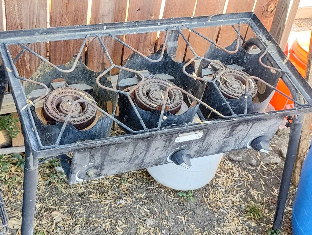 Concord Triple Burner Outdoor Propane Stove Cooker with propane tank.