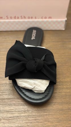 Flat sandals
