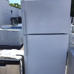 GE Top And Bottom Refrigerator 