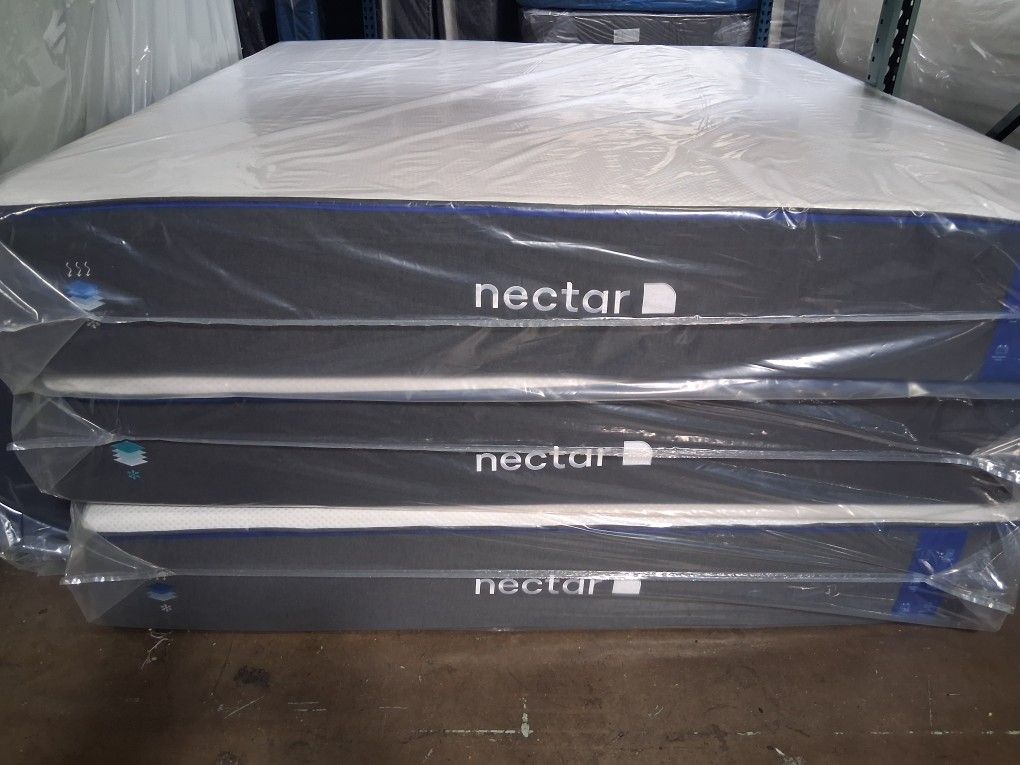 Brand New King Size Memory Foam Mattress Included Box Spring Free Delivery