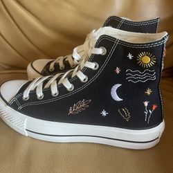 Brand New Women’s Converse - Size 7