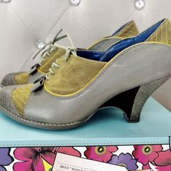 OLIVE COLOR SHOES SZ 7  Brand New In Box