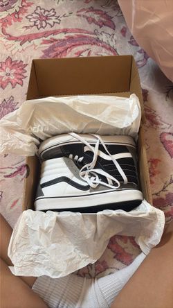 BRAND NEW Hightop Vans /W 6.0/ M 4.5