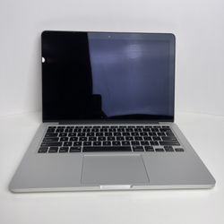 Me Book Pro Early 2015 Retina Display (Great Condition)