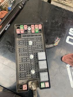 Engine Fuse box Ford Mustang 05-08