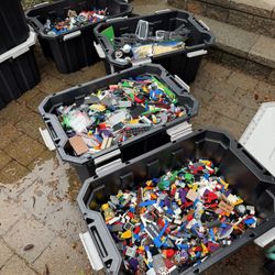 Legos - Bulk. Includes NXT Robotics Stuff