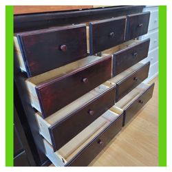 Dresser/Nine drawers dresser