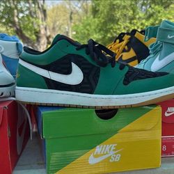 Jordan 1 low SE Holiday Special (2022)