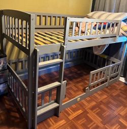 Twin bunk beds