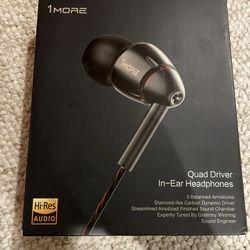 1more Quad Driver Earbuds 