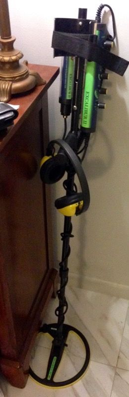 Minelab Excalibur II Metal Detector / Custom Sand Scoop / White's Bullseye TRX Pinpointer