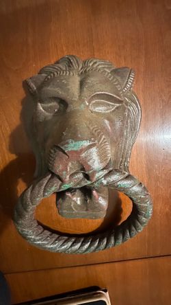 VINTAGE LARGE LION HEAD METAL DOOR KNOCKER