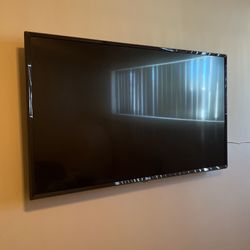 43" LG TV 