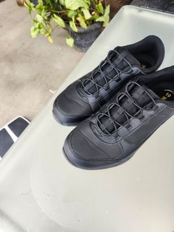 Non-Slip shoes women's size 10