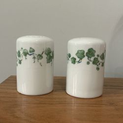 Corelle Coordinates Green Ivy Salt Pepper Shaker Set