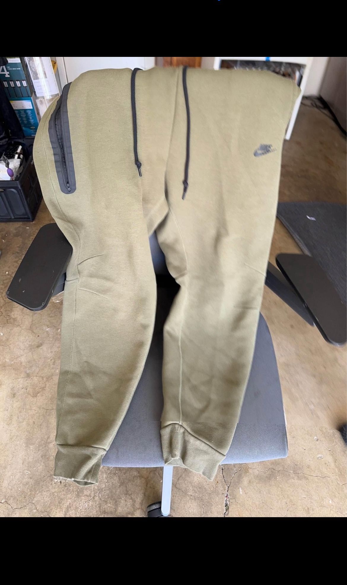 NIKE TECH FLEECE BOTTOMS - OLIVE - XXL