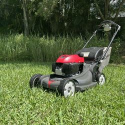 Like New Honda HRX Self Propelled Lawn Mower 