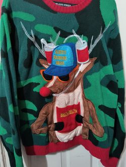 Christmas Sweater Men's Medium W/Drink Holder