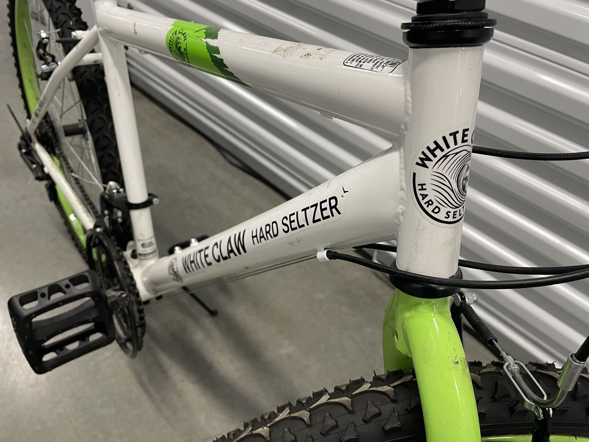 18 Speed Promotional Lime White Claw Mountain Bike