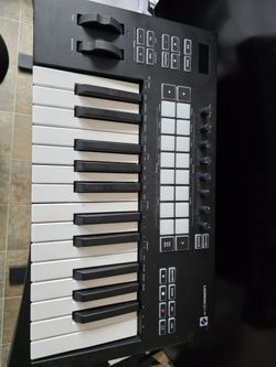Novation Launchkey 25 Keyboard/mixer