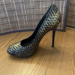 Black & Gold Dolce Vita Pumps - Size 8.5 - Reduced