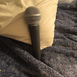 SHURE SM58 MICROPHONE